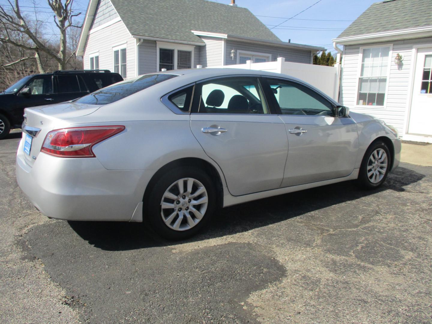 2013 SILVER Nissan Altima (1N4AL3AP6DC) with an 2.5L L4 DOHC 16V engine, AUTOMATIC transmission, located at 540a Delsea Drive, Sewell, NJ, 08080, (856) 589-6888, 39.752560, -75.111206 - Photo#6